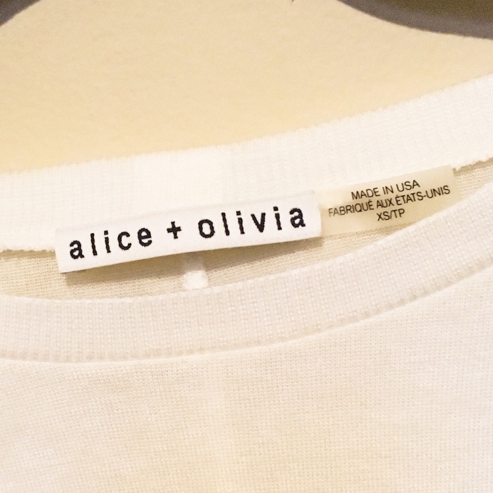Alice & Olivia Ivory crop top knit tee ça